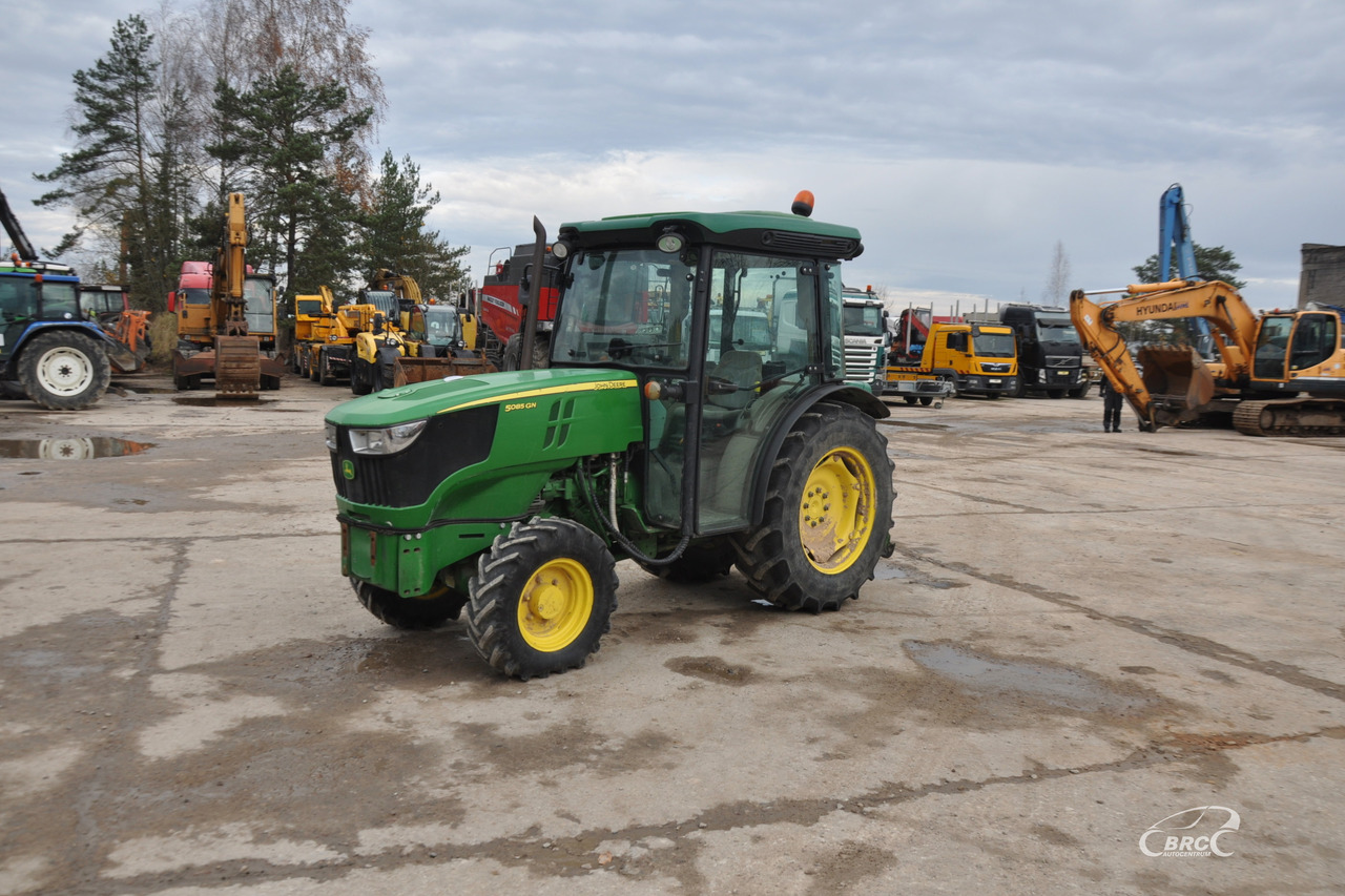 John Deere 5085 - 拖拉机:图1 John Deere 5085 - 拖拉机:图1