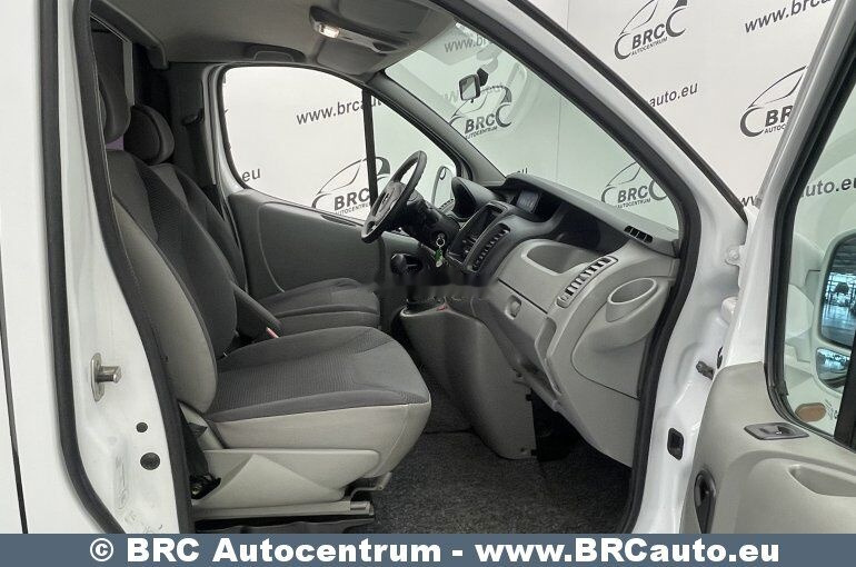 Opel Vivaro 2.5 CDTI - 露营车:图4 Opel Vivaro 2.5 CDTI - 露营车:图4