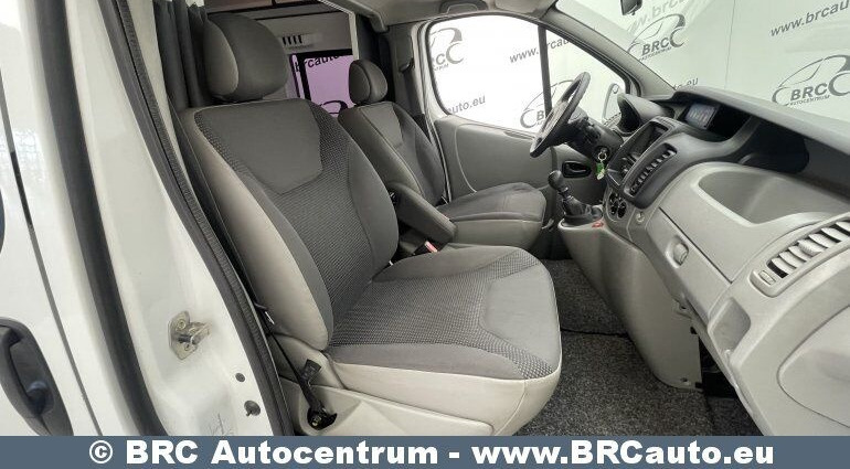 Opel Vivaro 2.5 CDTI - 露营车:图5 Opel Vivaro 2.5 CDTI - 露营车:图5