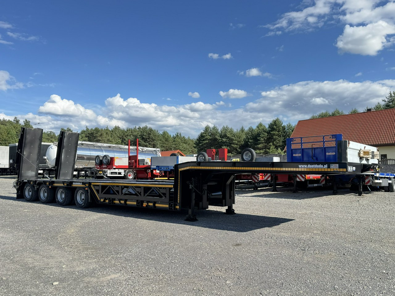 Bodex 4 osiowa NN4J Niskopodwoziówka Niskopodwozie Nowe Opony - 低装载半拖车:图5 Bodex 4 osiowa NN4J Niskopodwoziówka Niskopodwozie Nowe Opony - 低装载半拖车:图5