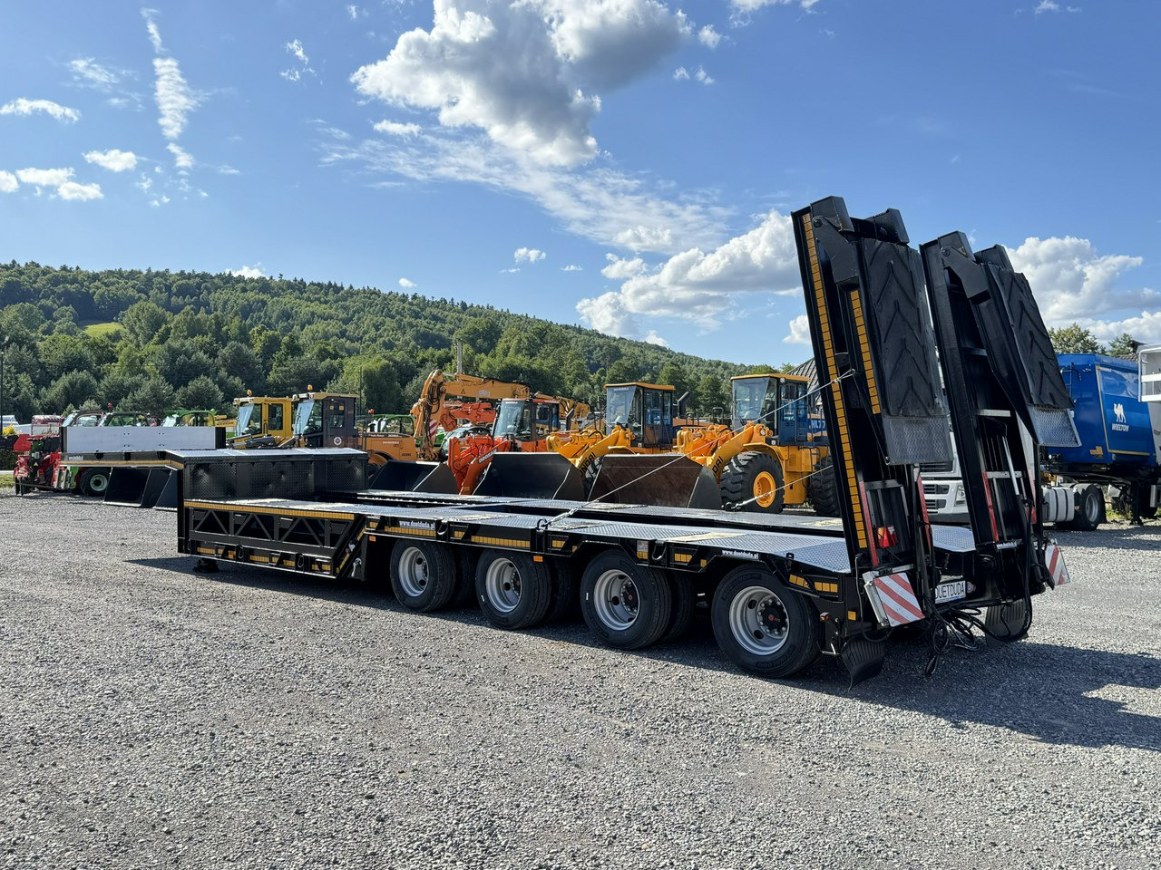 Bodex 4 osiowa NN4J Niskopodwoziówka Niskopodwozie Nowe Opony - 低装载半拖车:图4 Bodex 4 osiowa NN4J Niskopodwoziówka Niskopodwozie Nowe Opony - 低装载半拖车:图4