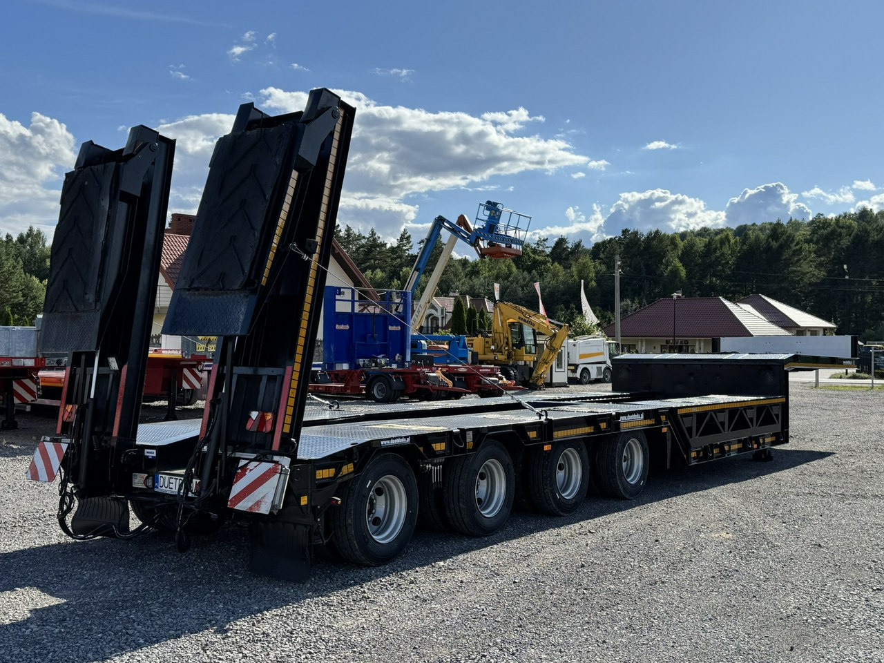 Bodex 4 osiowa NN4J Niskopodwoziówka Niskopodwozie Nowe Opony - 低装载半拖车:图2 Bodex 4 osiowa NN4J Niskopodwoziówka Niskopodwozie Nowe Opony - 低装载半拖车:图2