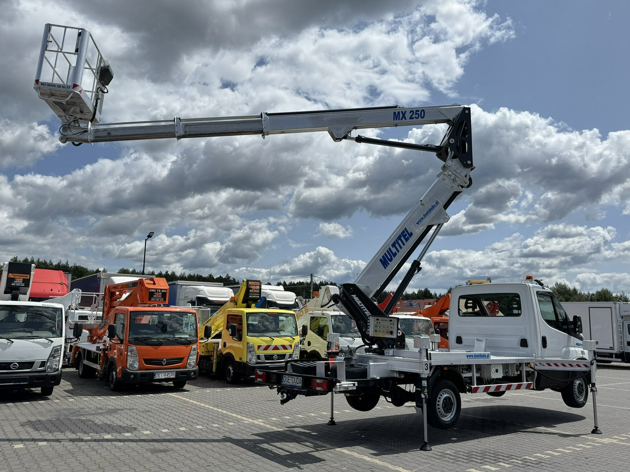 Iveco Daily 35S14 - 车载空中平台:图1 Iveco Daily 35S14 - 车载空中平台:图1