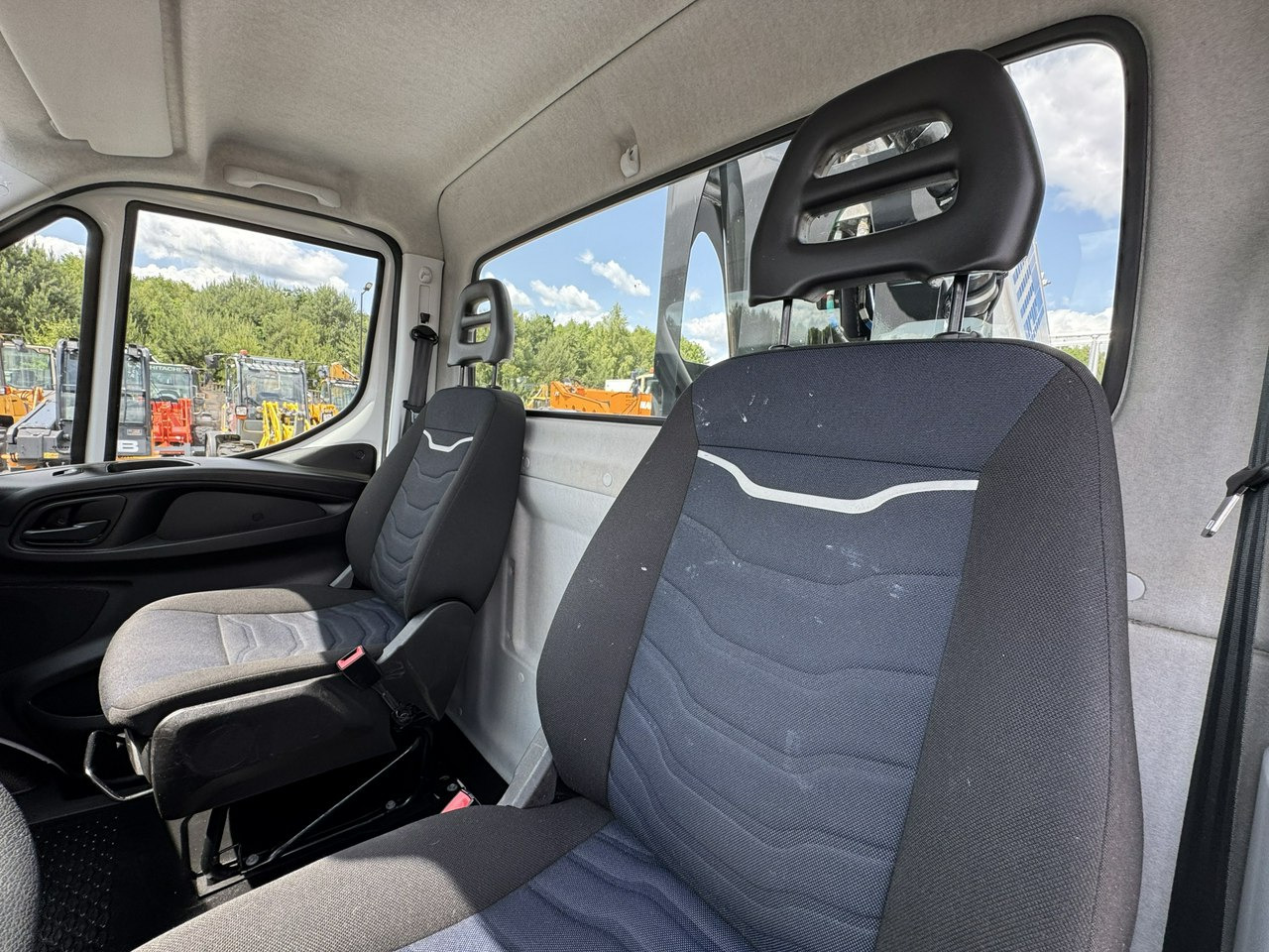 车载空中平台 Iveco Daily 35S14:图28 车载空中平台 Iveco Daily 35S14:图28