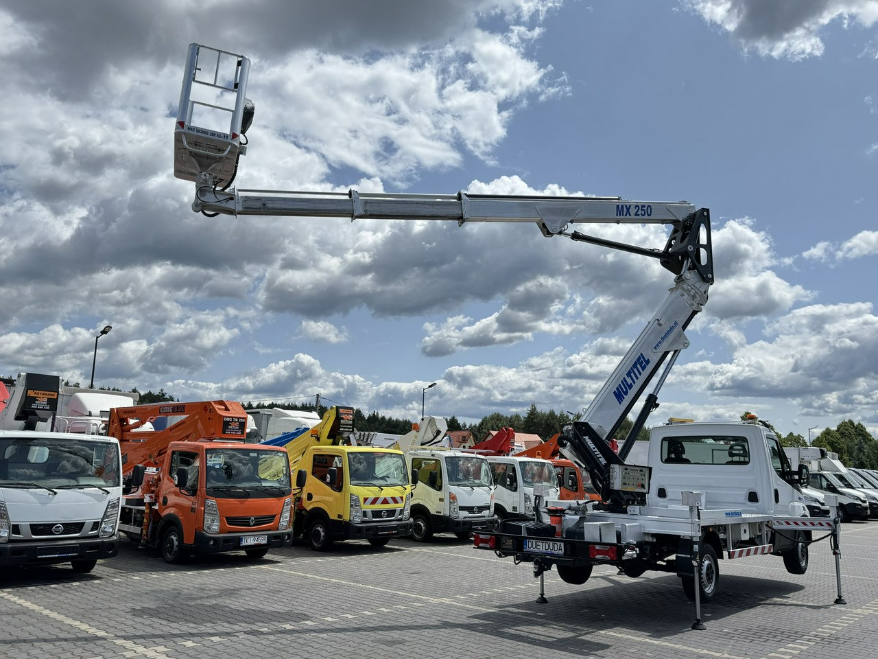 车载空中平台 Iveco Daily 35S14:图22 车载空中平台 Iveco Daily 35S14:图22