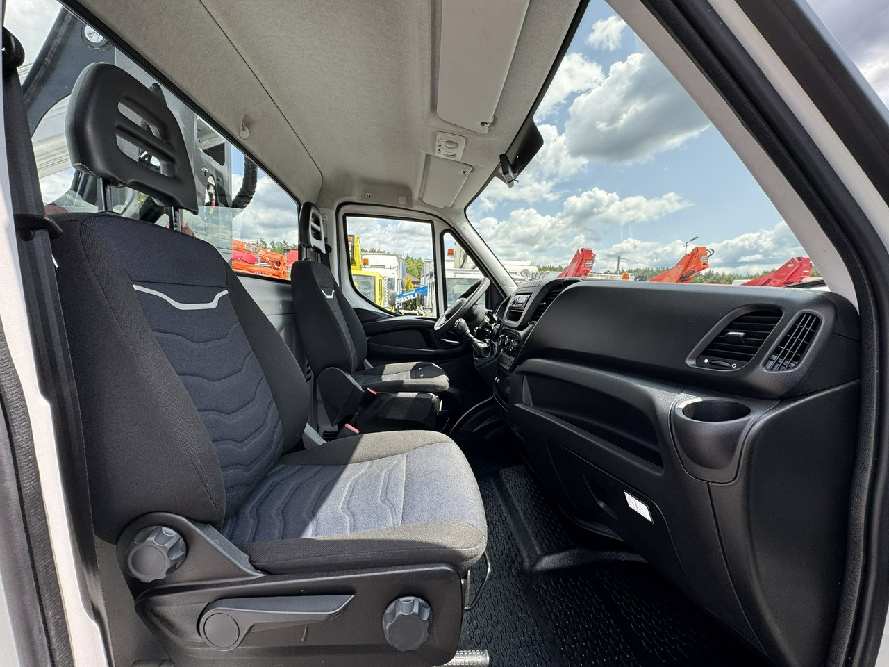 车载空中平台 Iveco Daily 35S14:图29 车载空中平台 Iveco Daily 35S14:图29