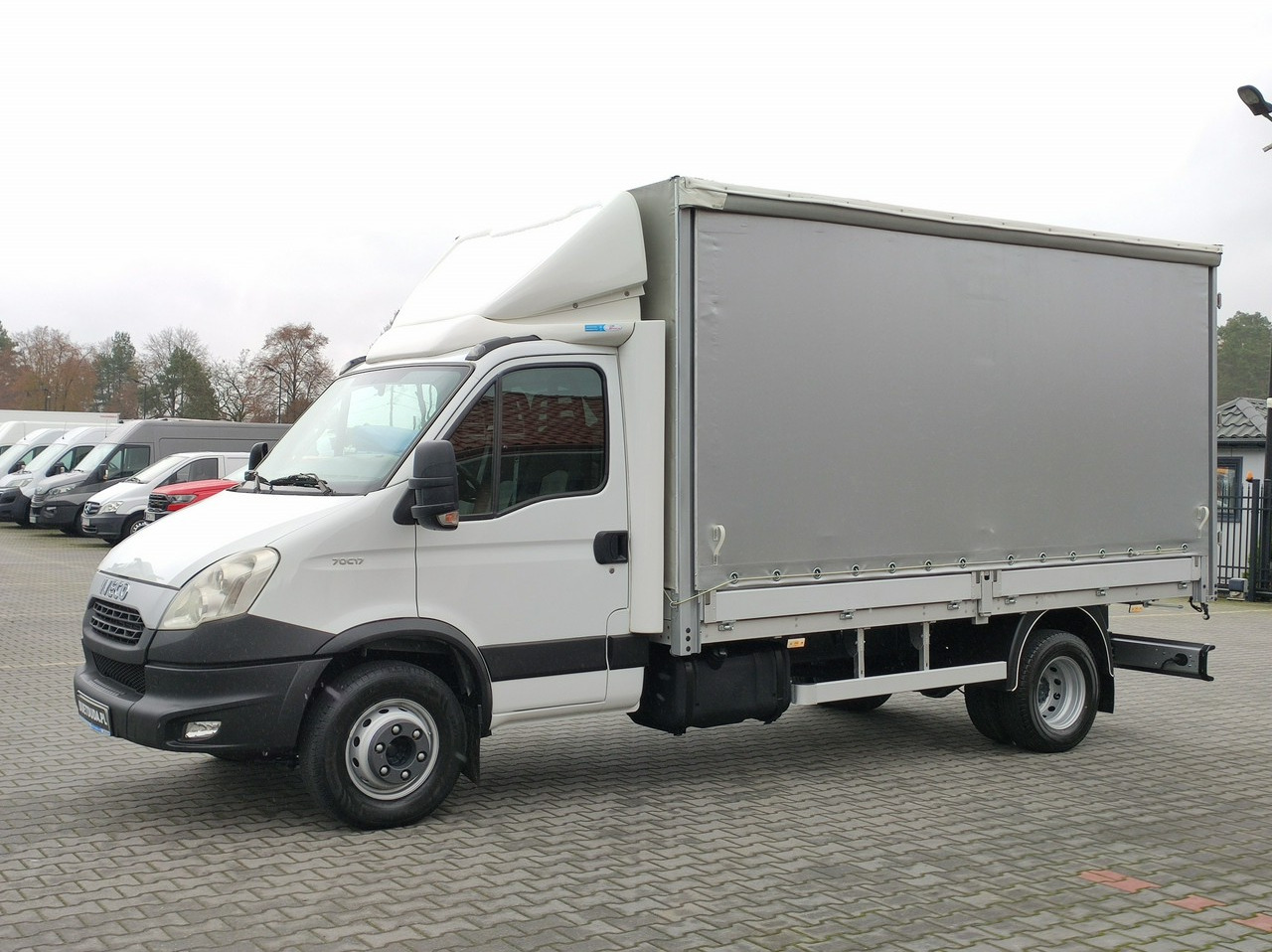 Iveco Daily 70C17 Firana Tył Drzwi Zadbany w Pełni Sprawny Super Stan - 侧帘货车:图2 Iveco Daily 70C17 Firana Tył Drzwi Zadbany w Pełni Sprawny Super Stan - 侧帘货车:图2
