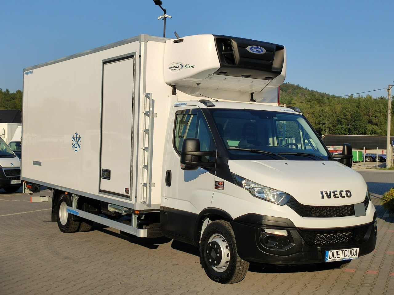 Iveco Daily 70C17 Mroźnia Ściana Grodziowa Multitemperatura - 冷藏货车:图2 Iveco Daily 70C17 Mroźnia Ściana Grodziowa Multitemperatura - 冷藏货车:图2