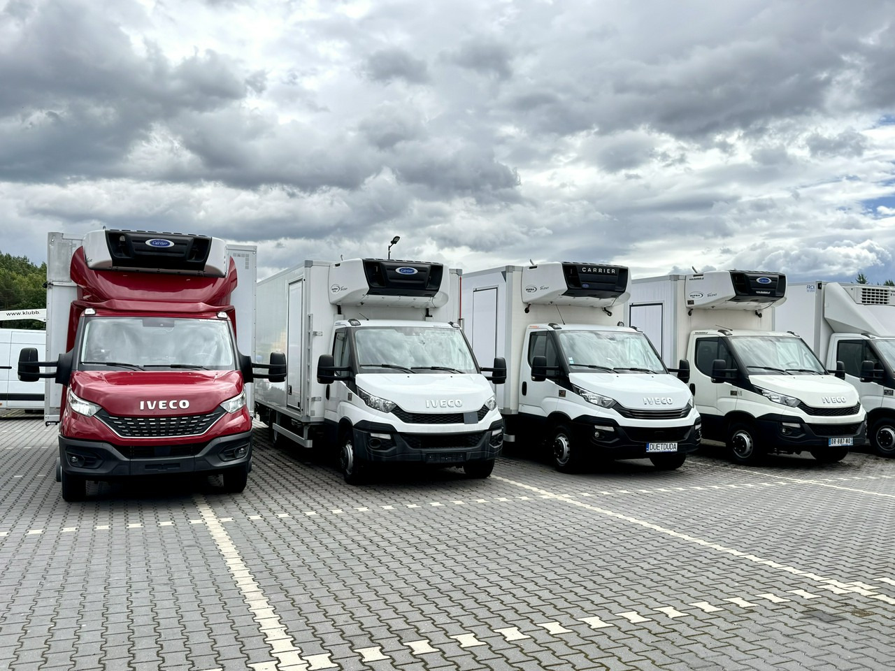 Iveco Daily 70C17 Mroźnia Ściana Grodziowa Multitemperatura - 冷藏货车:图1 Iveco Daily 70C17 Mroźnia Ściana Grodziowa Multitemperatura - 冷藏货车:图1