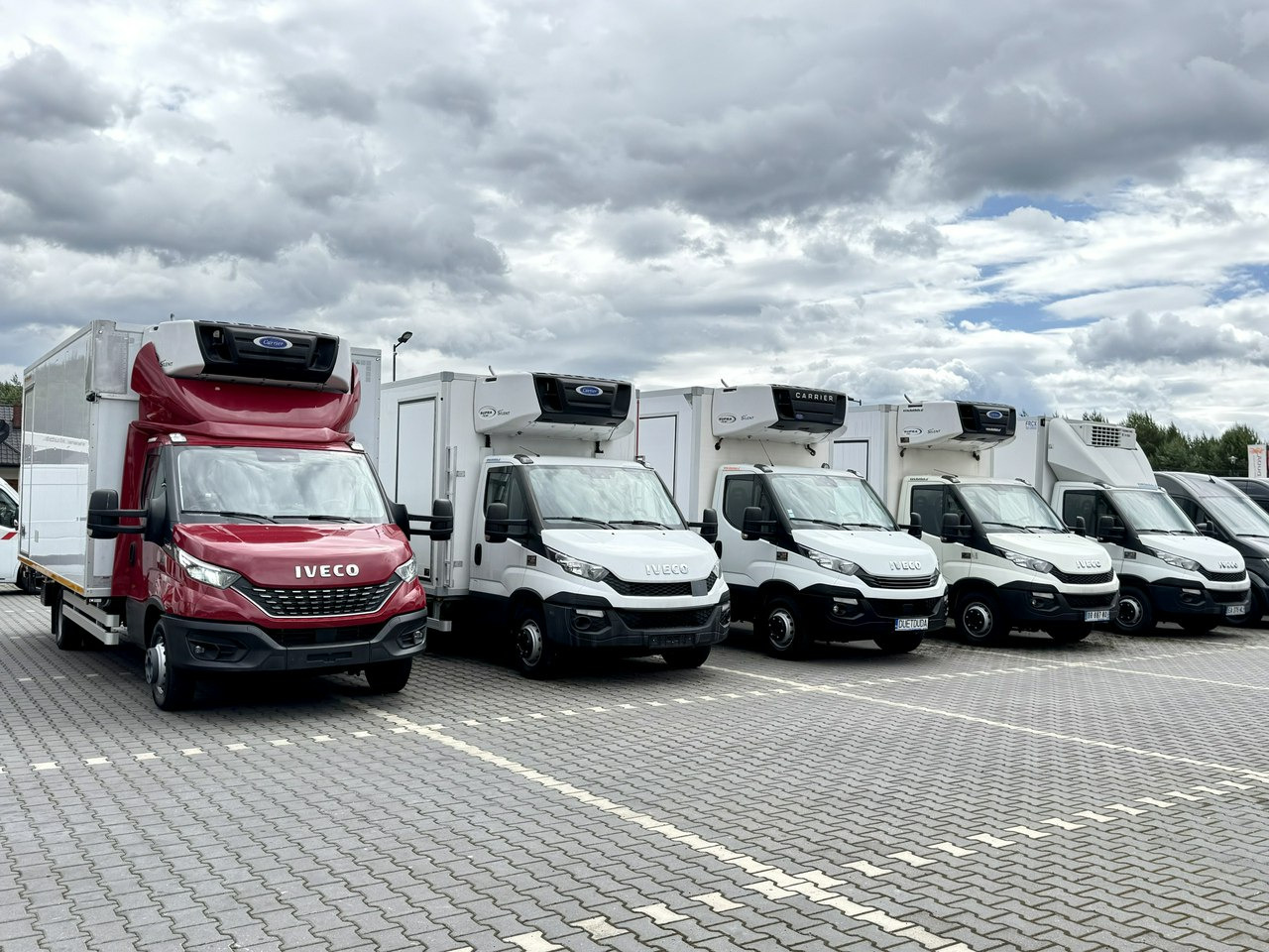 Iveco Daily 72C18 Mroźnia Ściana Grodziowa Podwójny Parownik - 冷藏货车:图1 Iveco Daily 72C18 Mroźnia Ściana Grodziowa Podwójny Parownik - 冷藏货车:图1