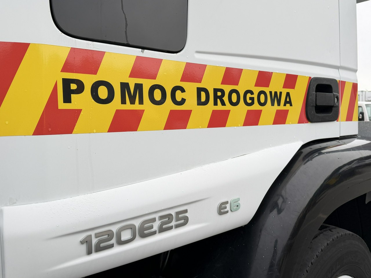 Iveco EUROCARGO 120E25 E6 Laweta Zagłebiana Platforma Pomoc Drogowa - 拖吊车:图2 Iveco EUROCARGO 120E25 E6 Laweta Zagłebiana Platforma Pomoc Drogowa - 拖吊车:图2