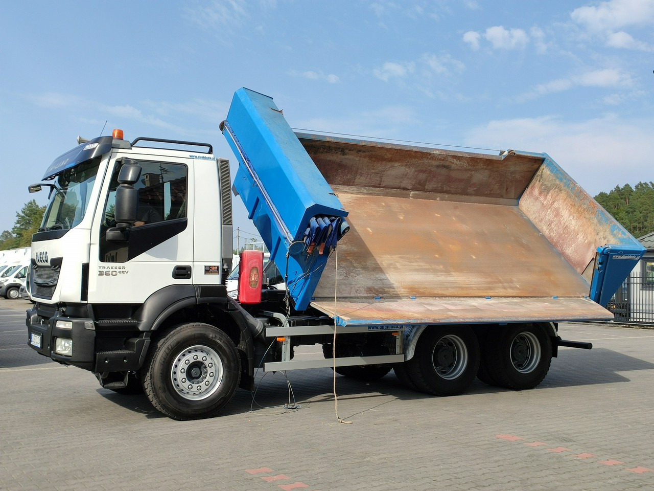 Iveco Trakker 360 EEV Manual 6x4 Wywrot 3-stronny Hydroburta Bok i Tył - 翻斗车:图5 Iveco Trakker 360 EEV Manual 6x4 Wywrot 3-stronny Hydroburta Bok i Tył - 翻斗车:图5