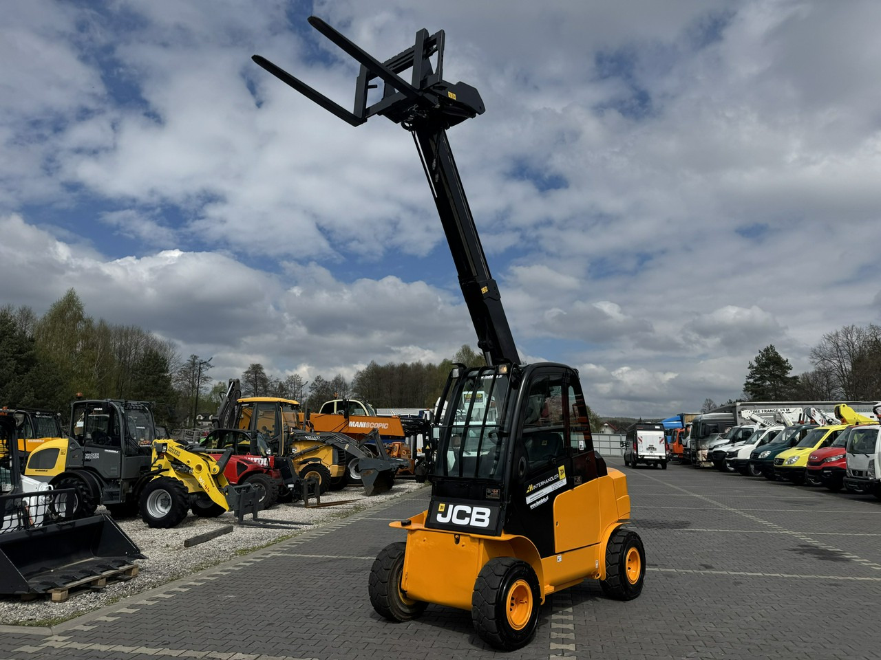 JCB TLT 35D 4x4 T4 TELESKOP / TELESKOPOWY Ładowarka Teleskopowa - 伸缩臂叉装车:图5 JCB TLT 35D 4x4 T4 TELESKOP / TELESKOPOWY Ładowarka Teleskopowa - 伸缩臂叉装车:图5