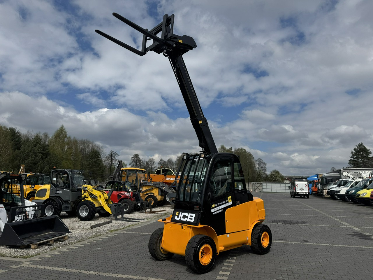 JCB TLT 35D 4x4 T4 TELESKOP / TELESKOPOWY Ładowarka Teleskopowa - 伸缩臂叉装车:图1 JCB TLT 35D 4x4 T4 TELESKOP / TELESKOPOWY Ładowarka Teleskopowa - 伸缩臂叉装车:图1