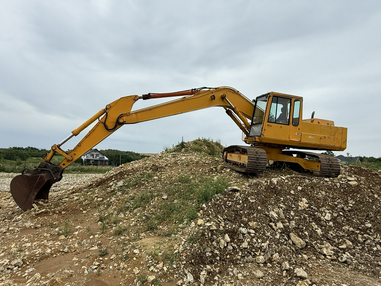 Komatsu PC240NLC-3KP - 履带式挖掘机:图1 Komatsu PC240NLC-3KP - 履带式挖掘机:图1
