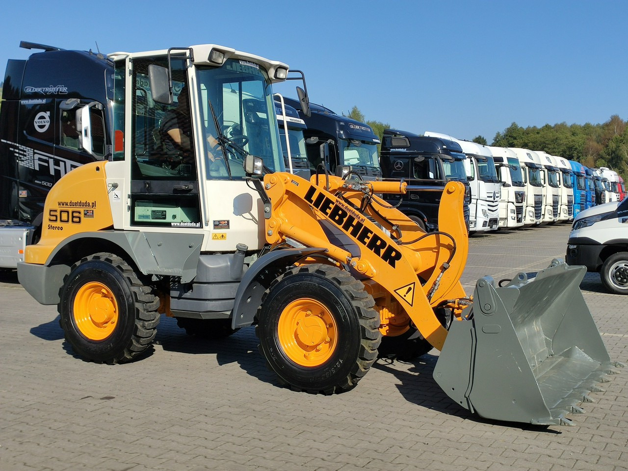 紧凑型装载机 Liebherr L 506 STEREO Szybkozłącze / Łyżka Krokodyl + Widły Waga 6300kg：图10