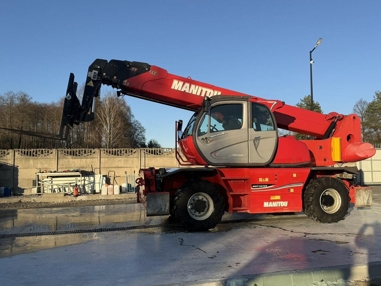 Manitou MRT 2470 + PRIVILEGE ST4 S1 ROTO Ładowarka Teleskopowa - 伸缩臂叉装车:图1 Manitou MRT 2470 + PRIVILEGE ST4 S1 ROTO Ładowarka Teleskopowa - 伸缩臂叉装车:图1
