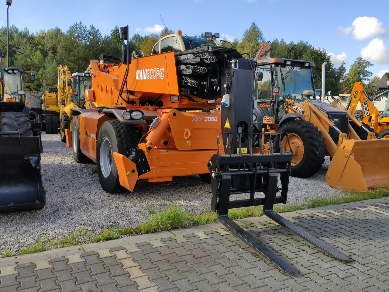 Manitou Wózek Jezdniowy Podnośnikowy Obrotowy - 伸缩臂叉装车:图1 Manitou Wózek Jezdniowy Podnośnikowy Obrotowy - 伸缩臂叉装车:图1