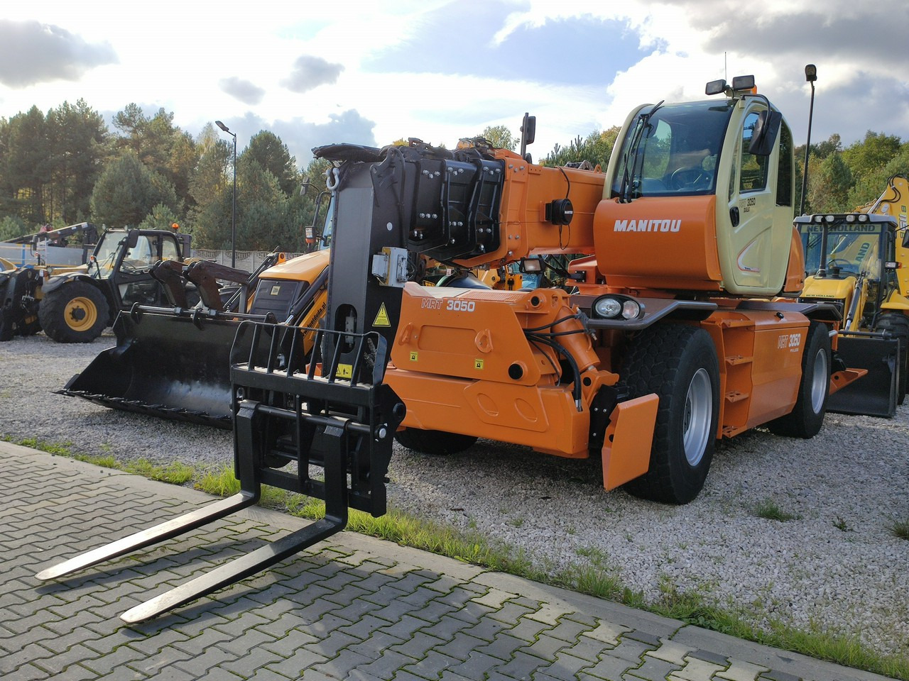 Manitou Wózek Jezdniowy Podnośnikowy Obrotowy - 伸缩臂叉装车:图2 Manitou Wózek Jezdniowy Podnośnikowy Obrotowy - 伸缩臂叉装车:图2