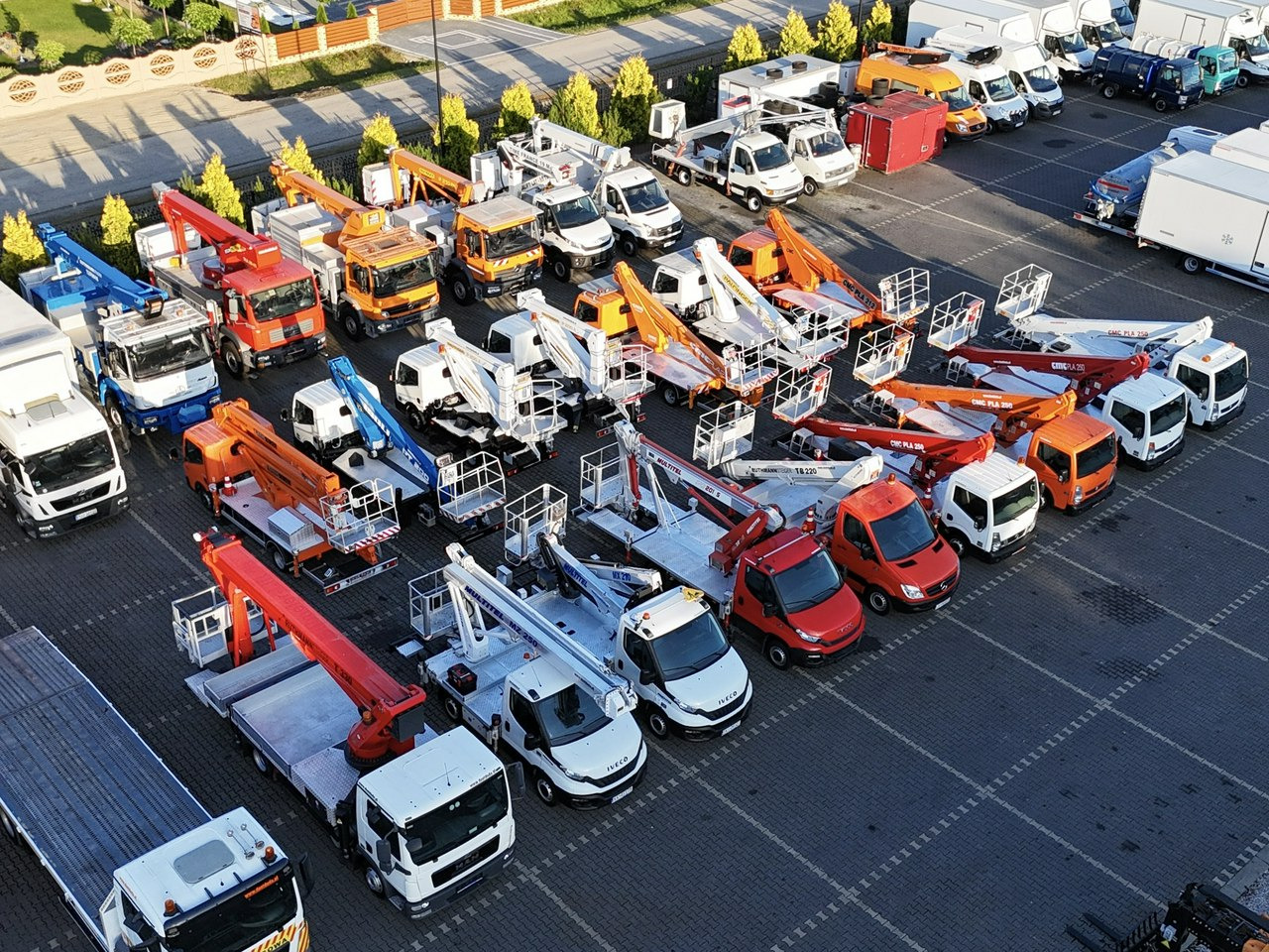 Mercedes Sprinter Zwyżka Podnośnik Koszowy VERSALIFT VTX-240 UDT - 车载空中平台:图2 Mercedes Sprinter Zwyżka Podnośnik Koszowy VERSALIFT VTX-240 UDT - 车载空中平台:图2