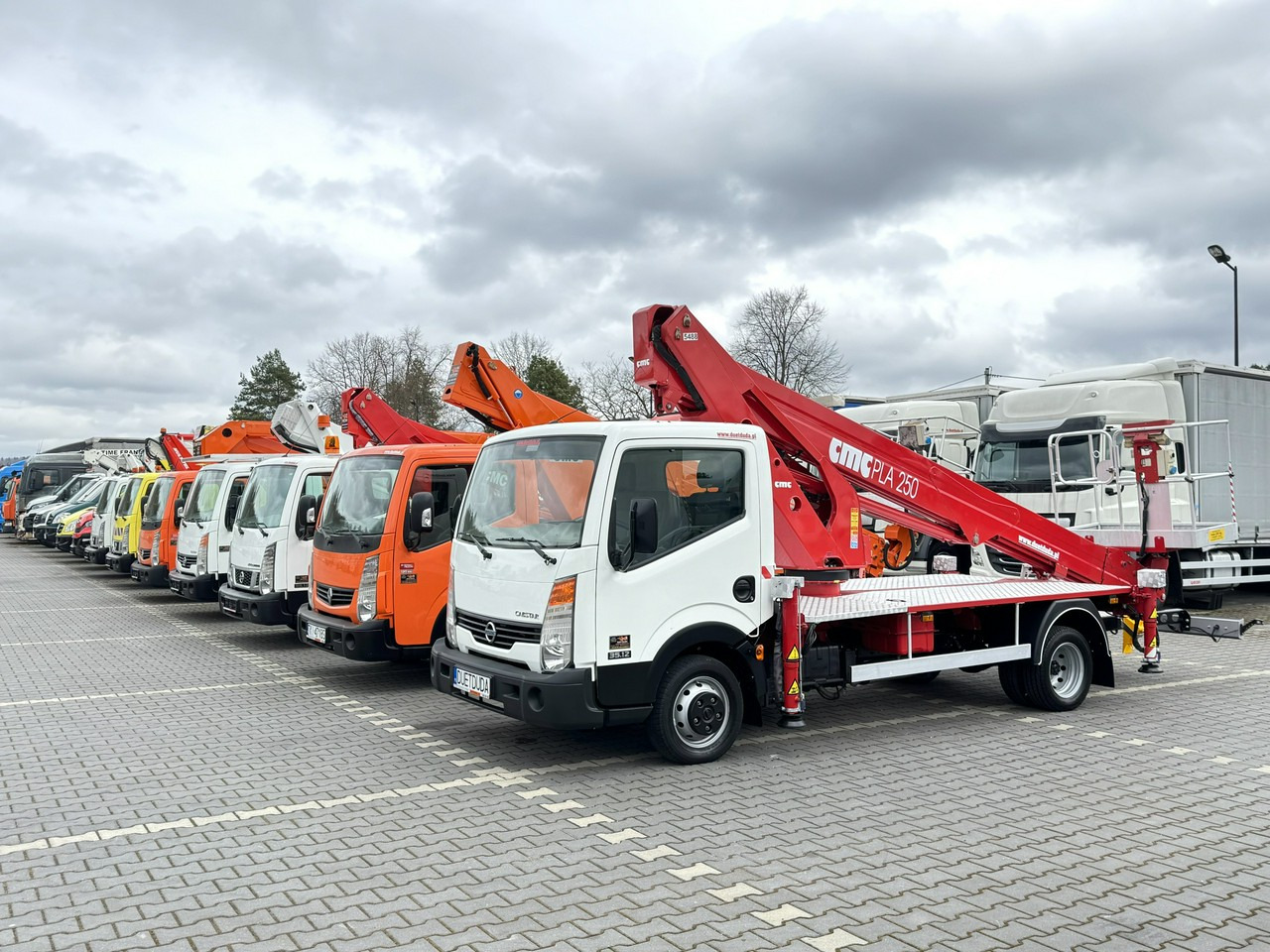 Nissan Cabstar - 车载空中平台:图1 Nissan Cabstar - 车载空中平台:图1