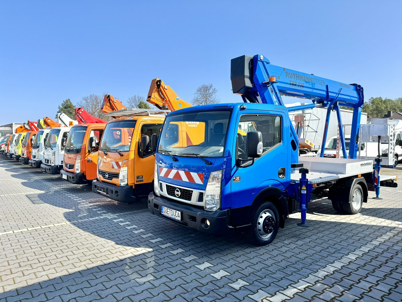 Nissan Cabstar - 车载空中平台:图1 Nissan Cabstar - 车载空中平台:图1
