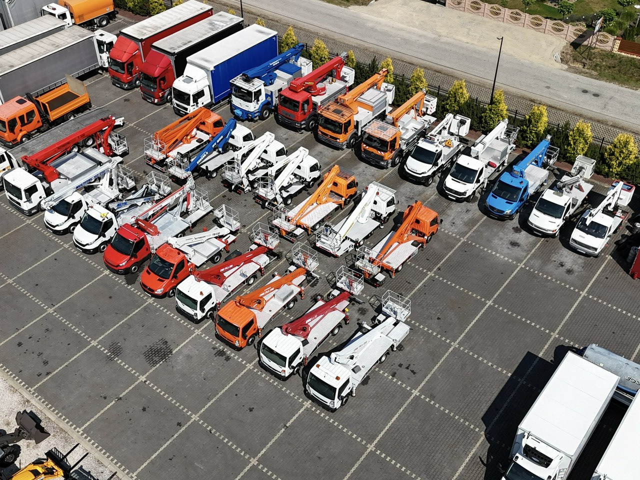 Nissan Zwyżka Podnośnik Koszowy 4X4 CABSTAR MAXITY SPRINTER - 车载空中平台:图3 Nissan Zwyżka Podnośnik Koszowy 4X4 CABSTAR MAXITY SPRINTER - 车载空中平台:图3