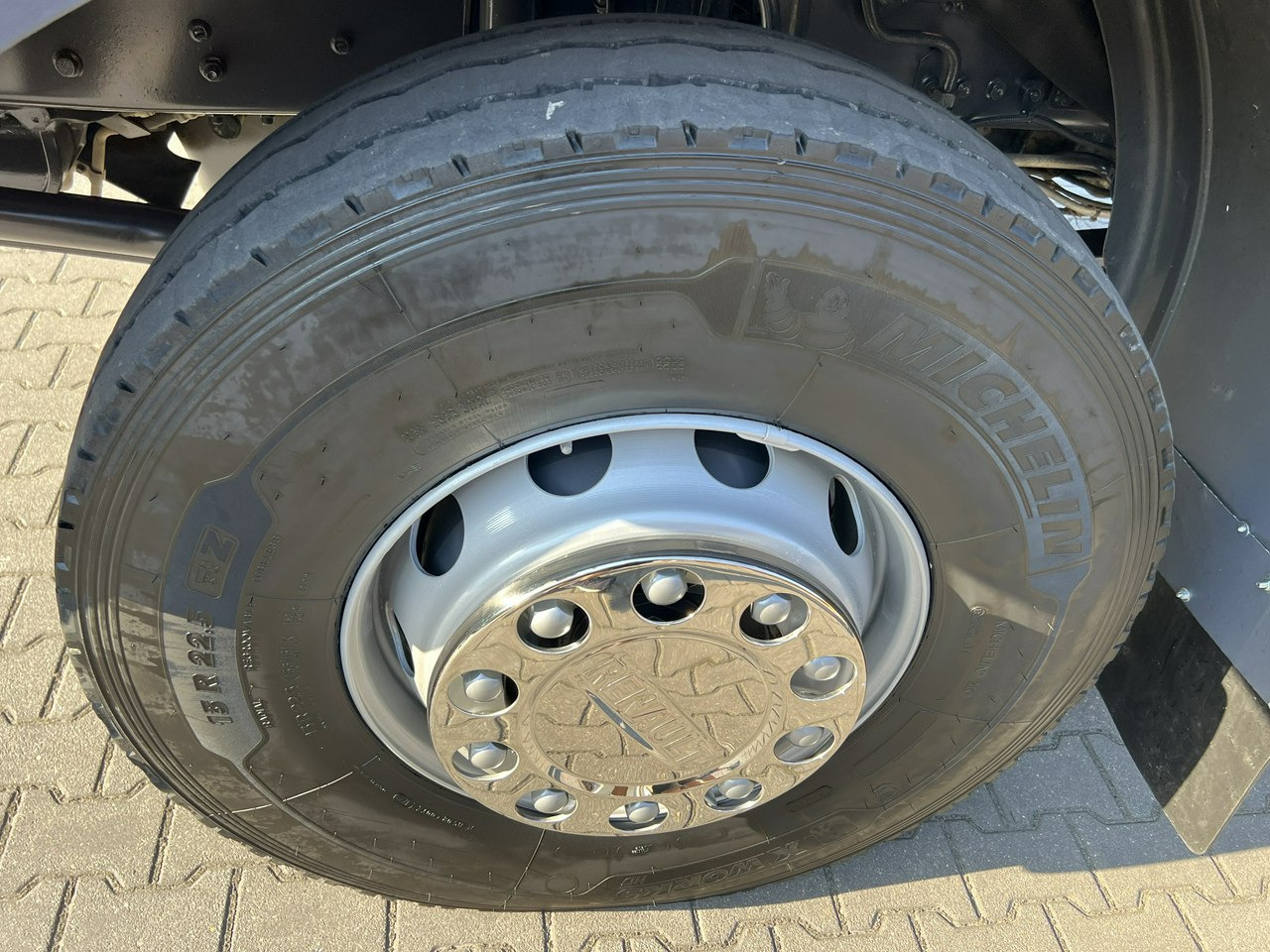 Renault Kerax 26.390 6x4 Mocny HDS FASSI F170 Sterowanie Radiowe - 翻斗车, 起重车:图4 Renault Kerax 26.390 6x4 Mocny HDS FASSI F170 Sterowanie Radiowe - 翻斗车, 起重车:图4