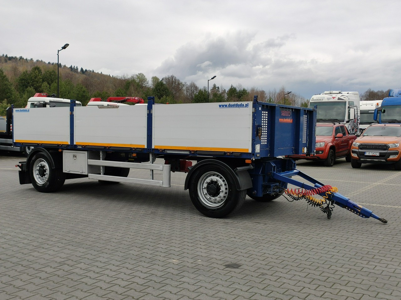 Samro Ciężarowa 2-osiowa na poduszkach - 栏板式/ 平板拖车:图2 Samro Ciężarowa 2-osiowa na poduszkach - 栏板式/ 平板拖车:图2