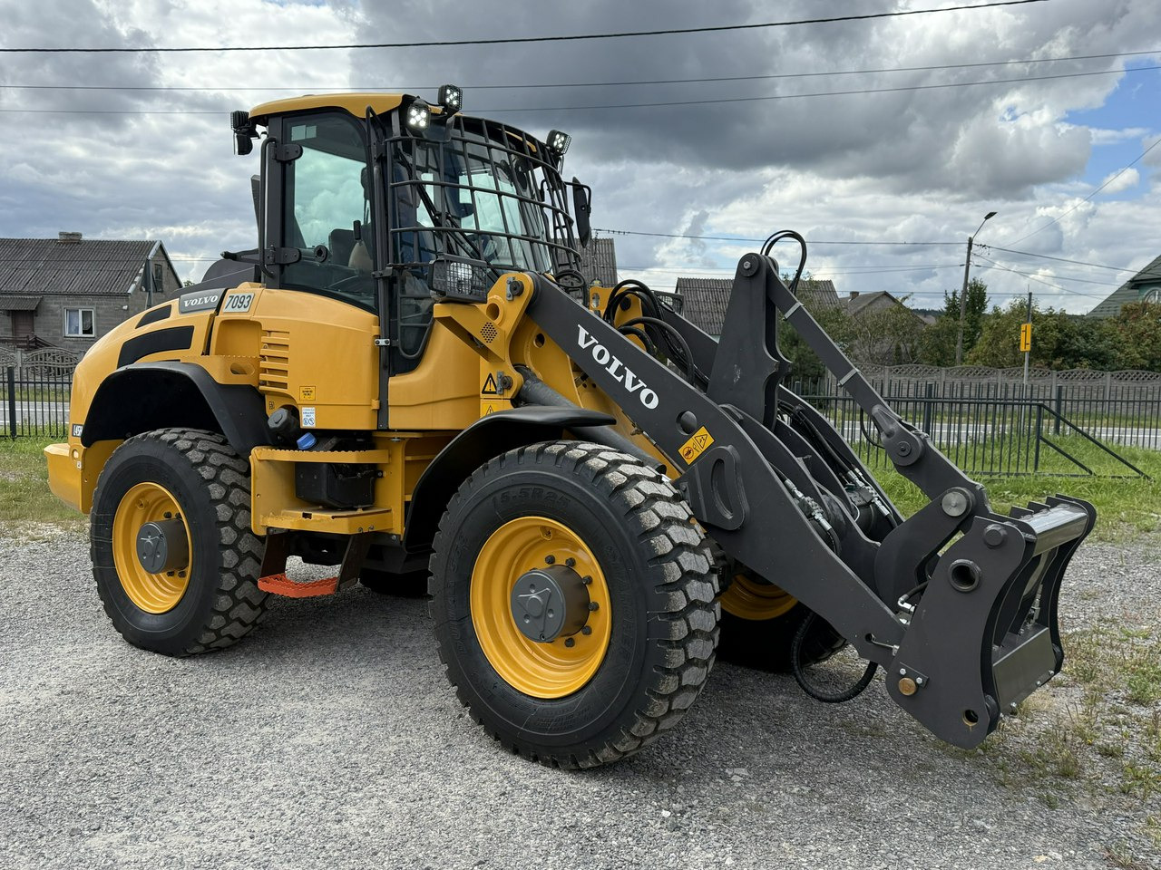Volvo Waga -10ton WHEEL LOADER L45H Maszyna w Bardzo Dobrym Stanie - 轮式装载机:图1 Volvo Waga -10ton WHEEL LOADER L45H Maszyna w Bardzo Dobrym Stanie - 轮式装载机:图1