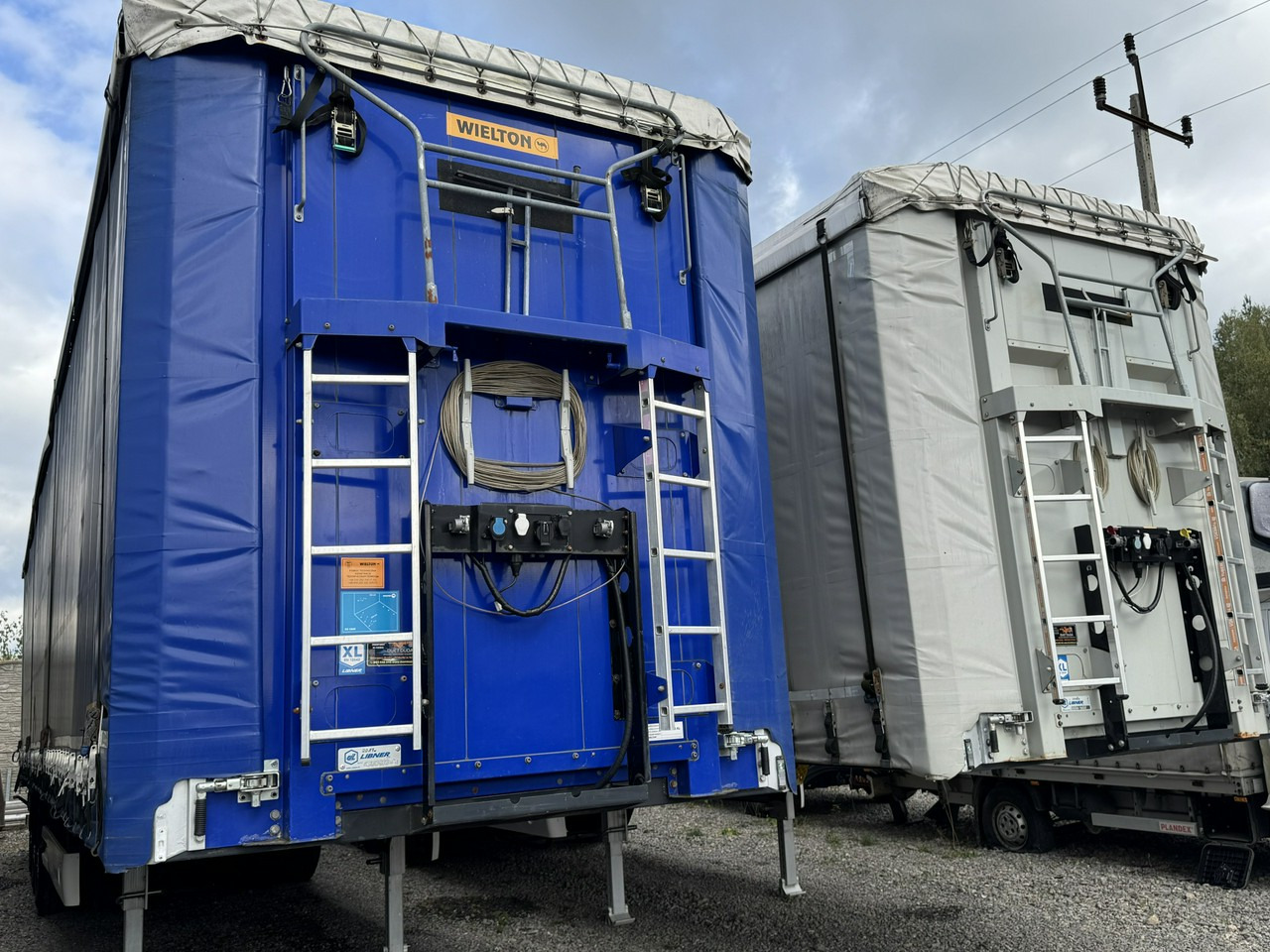 Wielton Standard na osiach SAF LIBNER DO PALET, ZRĄBKI, TROCIN - 侧帘半拖车:图2 Wielton Standard na osiach SAF LIBNER DO PALET, ZRĄBKI, TROCIN - 侧帘半拖车:图2