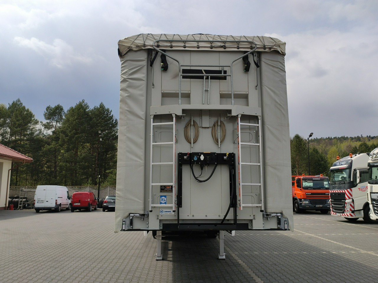 Wielton Standard na osiach SAF LIBNER DO PALET, ZRĄBKI, TROCIN - 侧帘半拖车:图5 Wielton Standard na osiach SAF LIBNER DO PALET, ZRĄBKI, TROCIN - 侧帘半拖车:图5