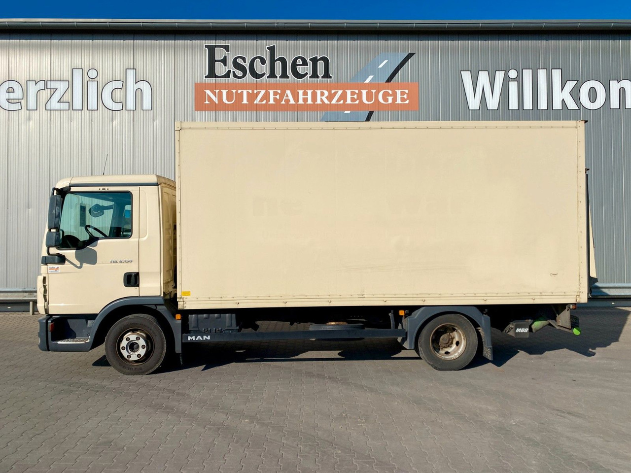 MAN TGL 8.150 Blatt/Blatt*5,5mKoffer*LBW*Seitentür MAN TGL 8.150 Blatt/Blatt*5,5mKoffer*LBW*Seitentür - 厢式卡车:图2 MAN TGL 8.150 Blatt/Blatt*5,5mKoffer*LBW*Seitentür MAN TGL 8.150 Blatt/Blatt*5,5mKoffer*LBW*Seitentür - 厢式卡车:图2