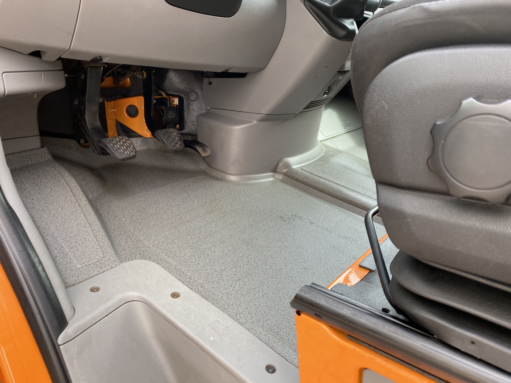 无侧窗厢式货车 Mercedes-Benz 315 CDI：图13