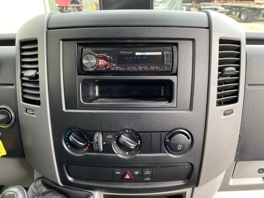 无侧窗厢式货车 Mercedes-Benz 315 CDI：图20