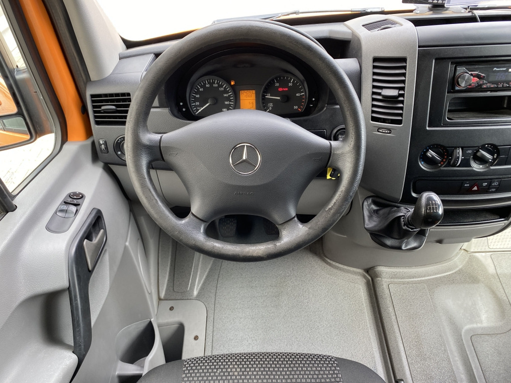 无侧窗厢式货车 Mercedes-Benz 315 CDI：图17