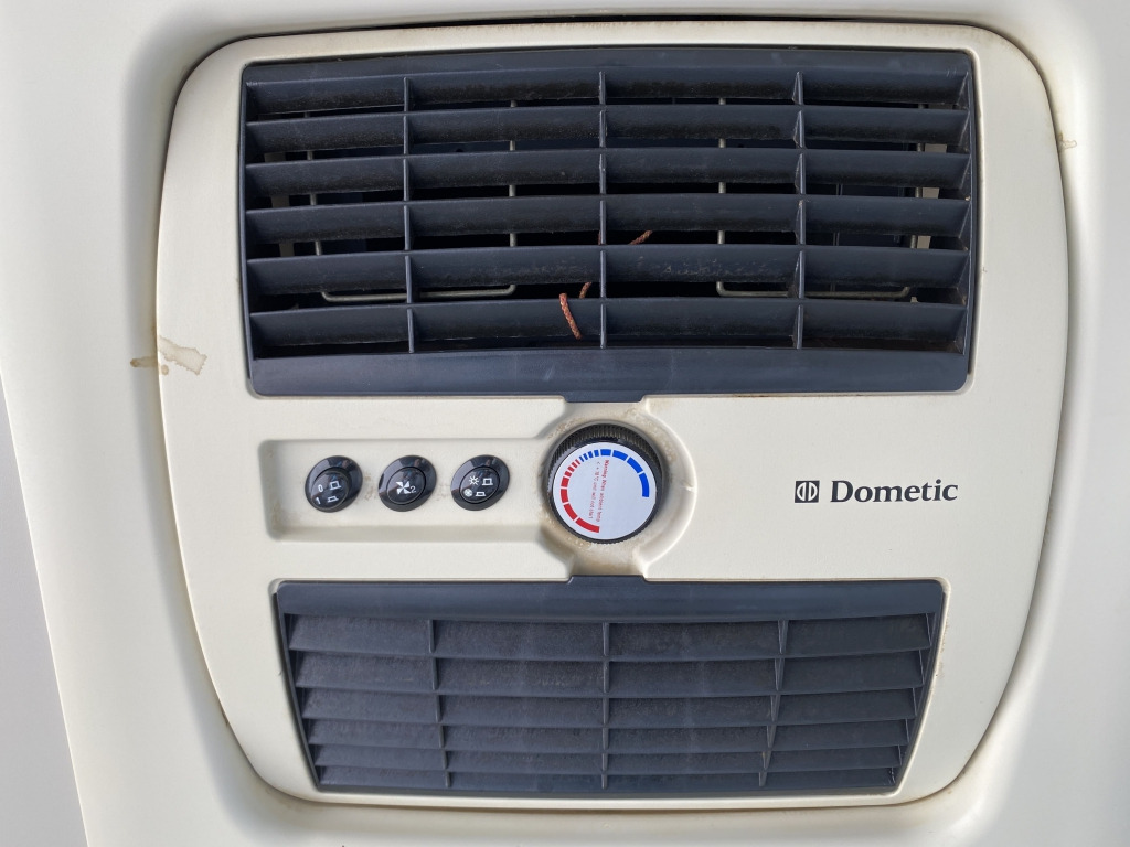 无侧窗厢式货车 Mercedes-Benz 315 CDI：图12