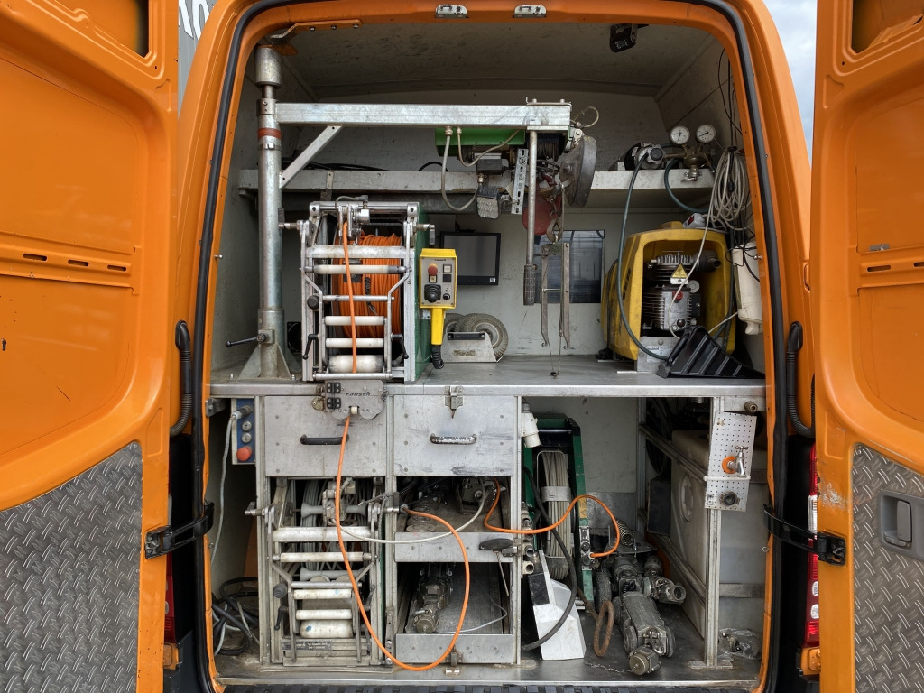 无侧窗厢式货车 Mercedes-Benz 315 CDI：图9