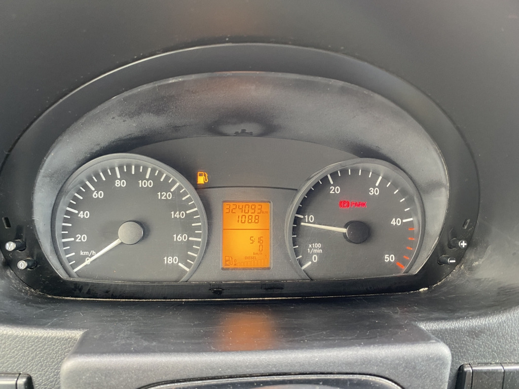 无侧窗厢式货车 Mercedes-Benz 315 CDI：图19