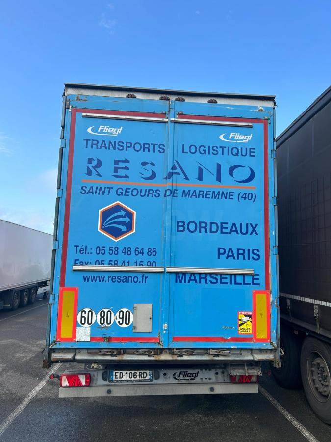 Fliegl - 侧帘半拖车:图5 Fliegl - 侧帘半拖车:图5