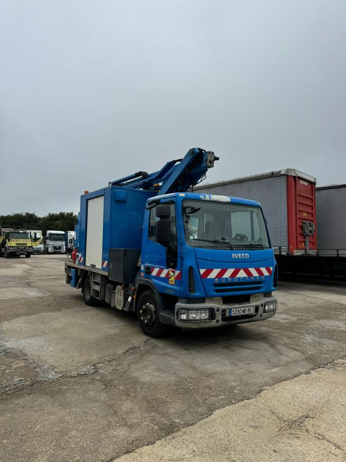 Iveco Eurocargo 100E19 - 车载空中平台:图3 Iveco Eurocargo 100E19 - 车载空中平台:图3