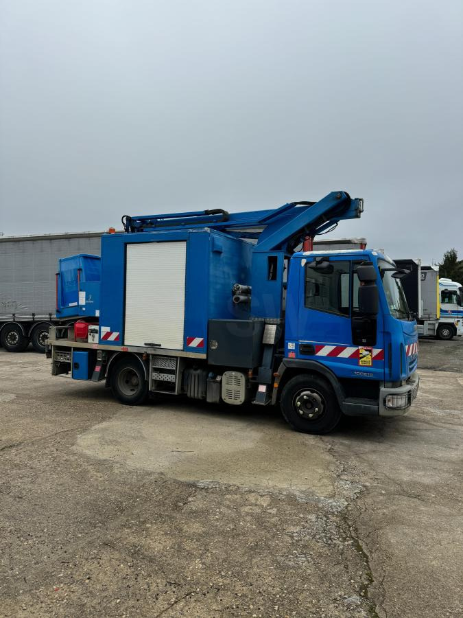 Iveco Eurocargo 100E19 - 车载空中平台:图4 Iveco Eurocargo 100E19 - 车载空中平台:图4