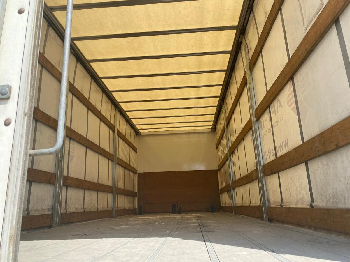 MAN TGX 18.360 - 侧帘卡车:图2 MAN TGX 18.360 - 侧帘卡车:图2