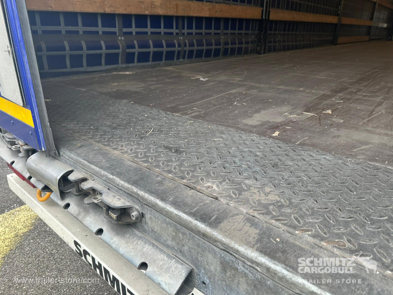 SCHMITZ Curtainsider Mega - 侧帘半拖车:图4 SCHMITZ Curtainsider Mega - 侧帘半拖车:图4