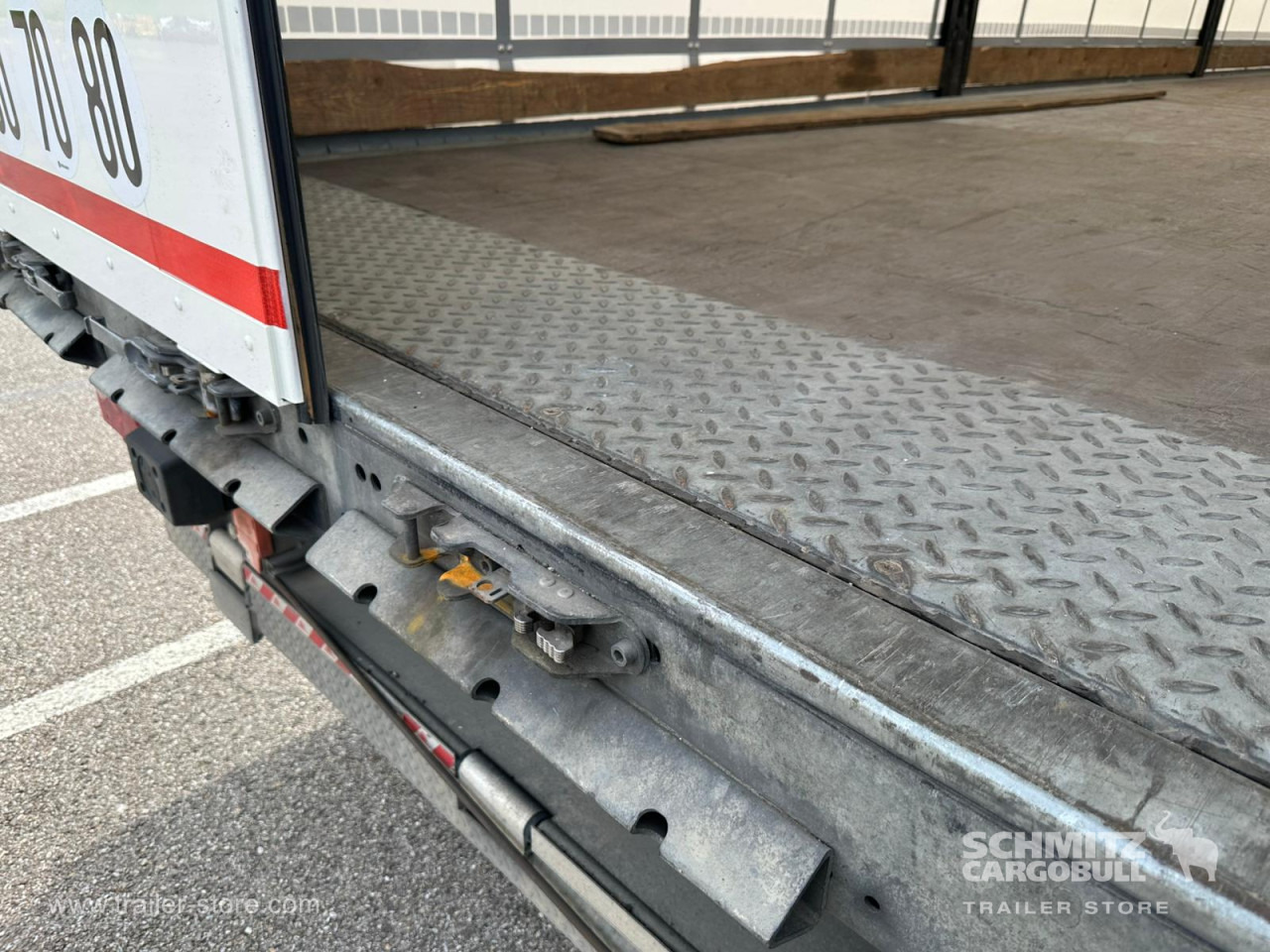 SCHMITZ Curtainsider Standard Taillift - 侧帘半拖车:图4 SCHMITZ Curtainsider Standard Taillift - 侧帘半拖车:图4