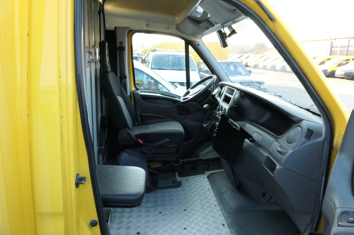 Interior photo 1: 厢式货车 IVECO Daily 35 S11 C30C AUTOMATIK KAMERA MAXI Regale D