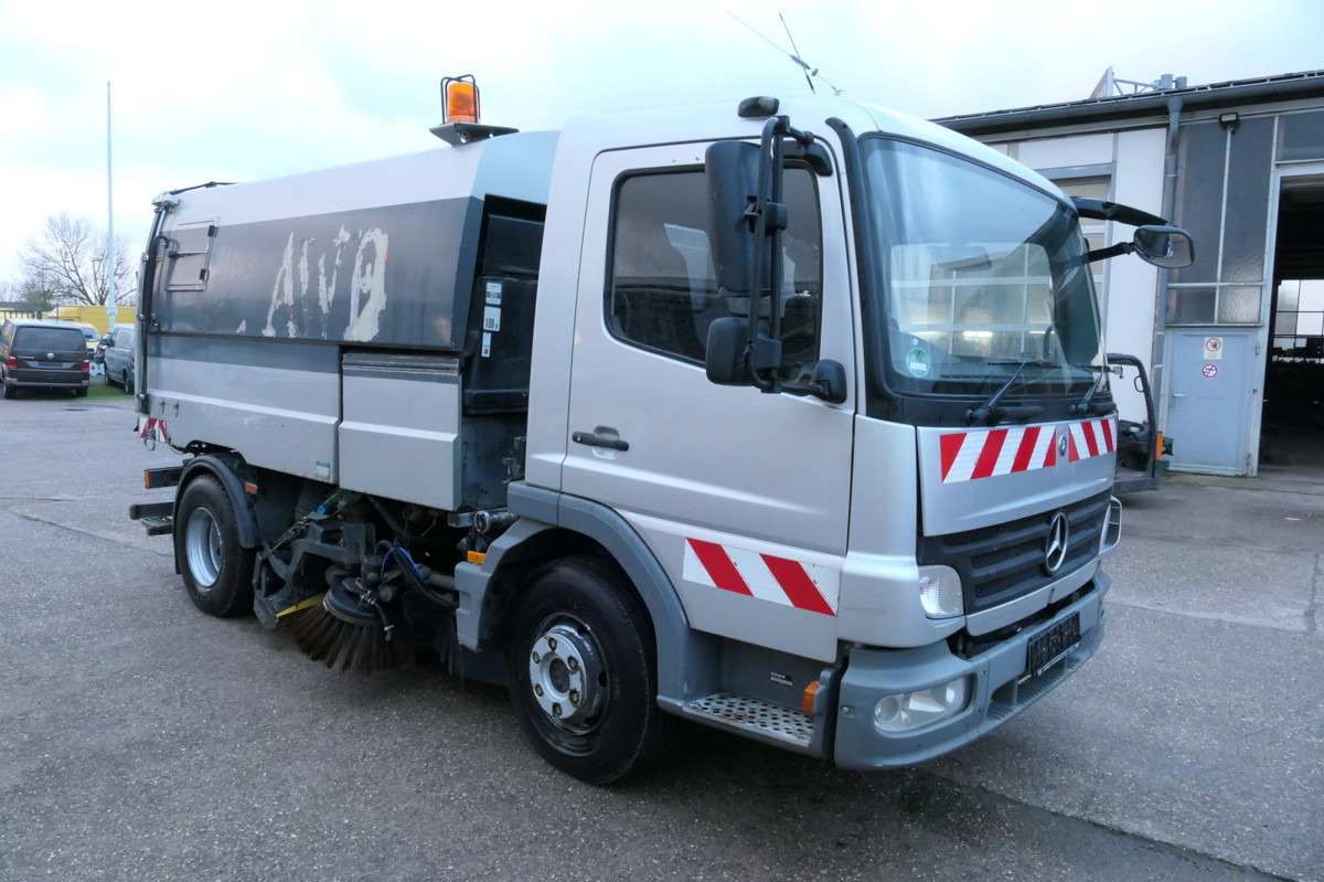 MERCEDES-BENZ Atego 1018 Rechtslenker Schmidt SK 500 R Rückfah - 道路清扫机:图3 MERCEDES-BENZ Atego 1018 Rechtslenker Schmidt SK 500 R Rückfah - 道路清扫机:图3