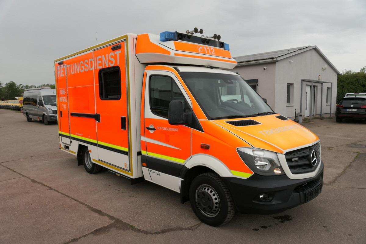 MERCEDES-BENZ Sprinter 519 CDI Klima Krankenwagen - 救护车:图1 MERCEDES-BENZ Sprinter 519 CDI Klima Krankenwagen - 救护车:图1