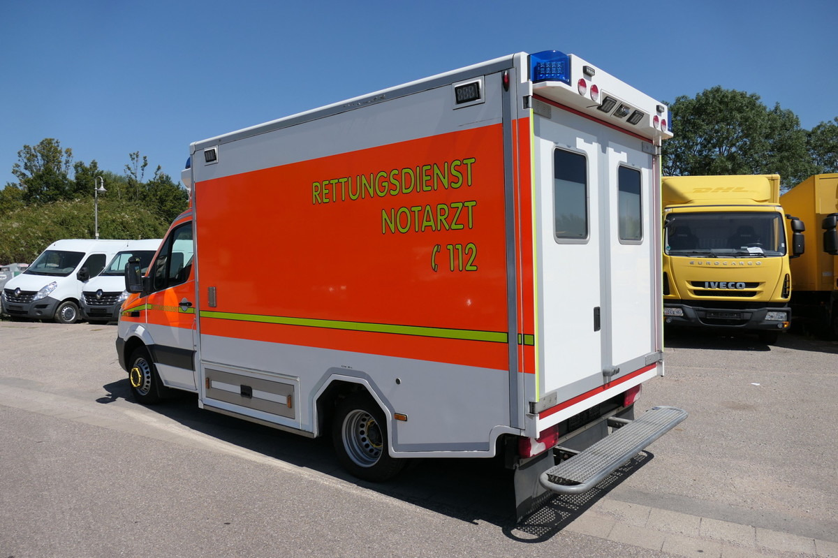 MERCEDES-BENZ Sprinter 519 CDI Klima Krankenwagen - 救护车:图4 MERCEDES-BENZ Sprinter 519 CDI Klima Krankenwagen - 救护车:图4