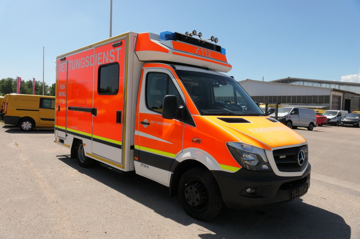 MERCEDES-BENZ Sprinter 519 CDI Klima Krankenwagen - 救护车:图1 MERCEDES-BENZ Sprinter 519 CDI Klima Krankenwagen - 救护车:图1